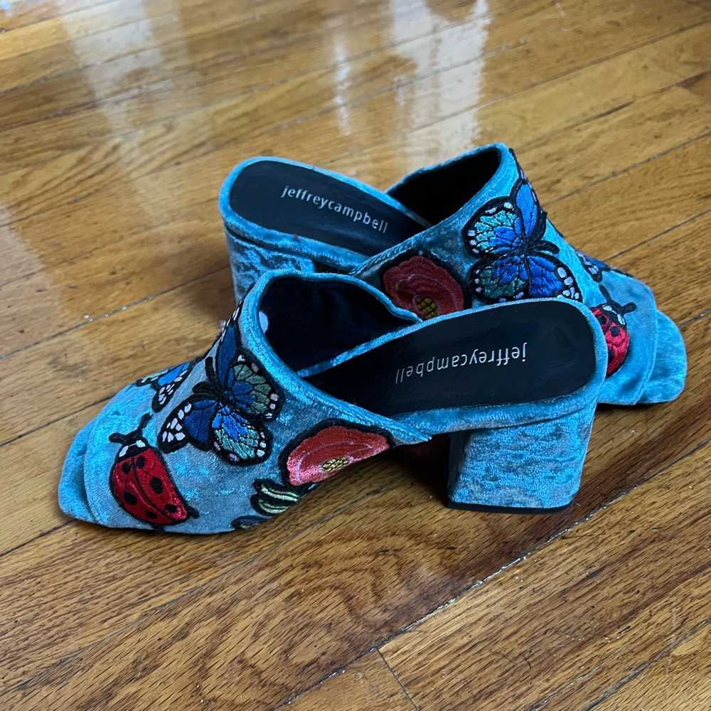 Jeffrey Campbell adorable little heeled mules / slides